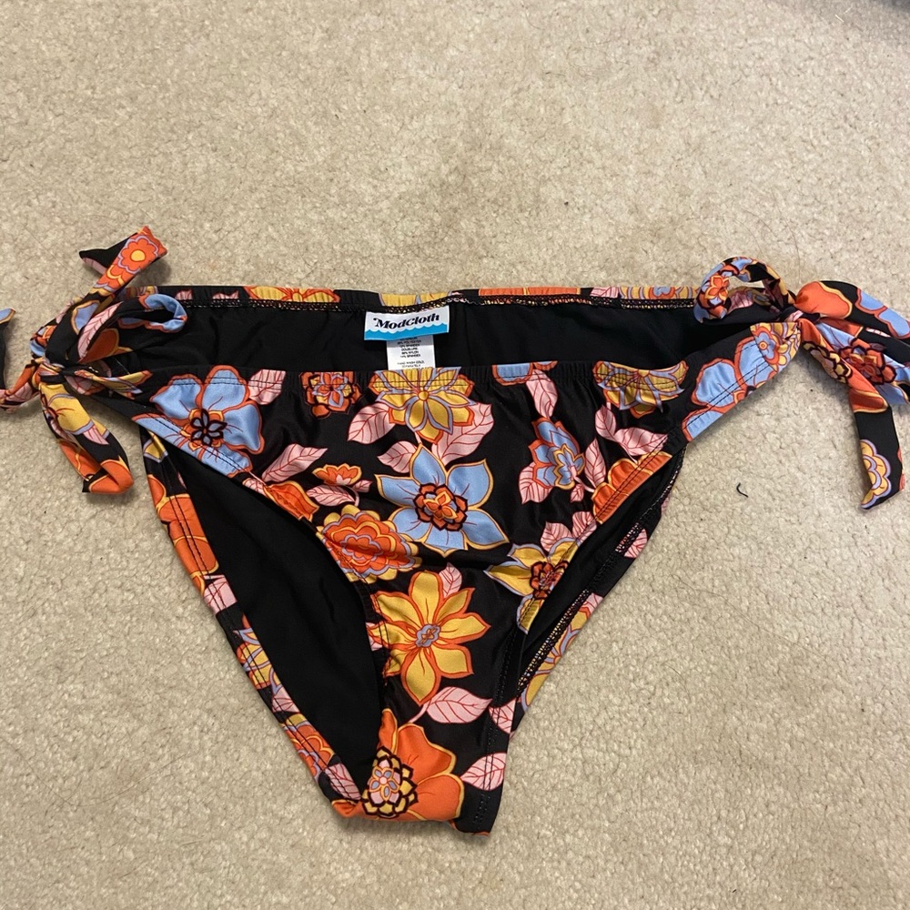 Floral print swim bottoms